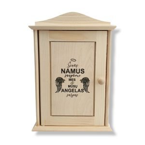 MEDINĖ RAKTŲ DĖŽUTĖ SU UŽRAŠU „Šiuos namus saugome mes ir mūsų angelas sargas“