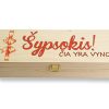 GRAVIRUOTA UŽSEGAMA MEDINĖ VYNO DĖŽĖ