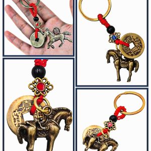 11CM RAKTŲ PAKABUKAS-GYVYBĖS MEDIS SU KINIŠKU PINIGĖLIU IR ARKLIU (TALISMANAS/APSAUGA, AMULETAS)