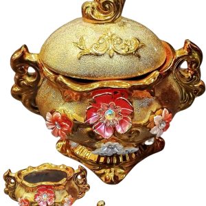 22cm AUKSINIS, KERAMIKINIS INDAS SU DANGČIU, SALDAININĖ, CUKRAUS DUBUO, PAPUOŠALŲ DĖŽUTĖ, PUOŠTAS GĖLIŲ RAŠTAIS, ROŽINĖMIS IR BALTOMIS GĖLĖMIS SU AUKSO APDAILA
